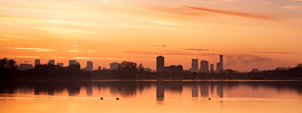 ondergaande zon skyline Rotterdam